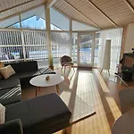 Cozy And Modern With Equipment 度假居 *
