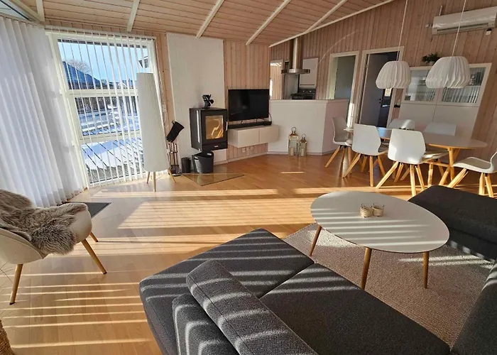 Cozy And Modern With Equipment Nedre Lysabild
